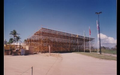 Montajes de tribunas con andamios tubulares: seguridad y eficiencia.